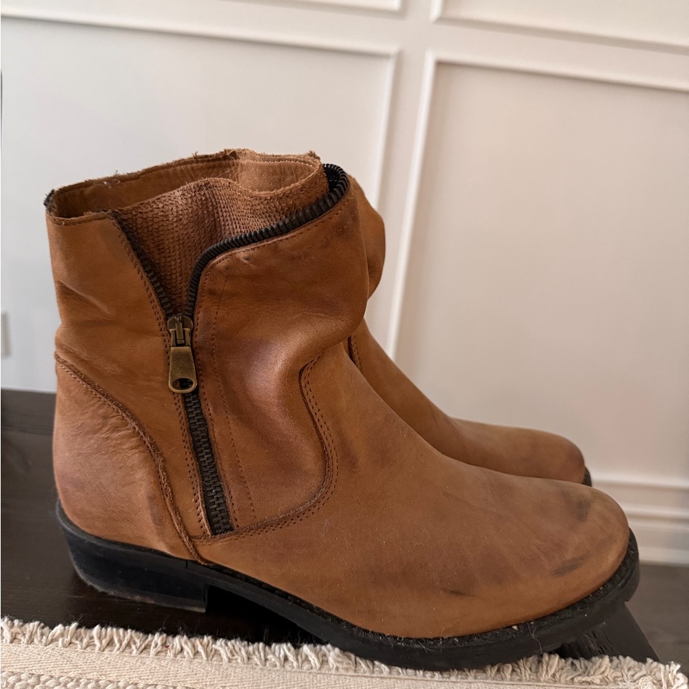 Brown Leather Ankle Boots with Side Zip
